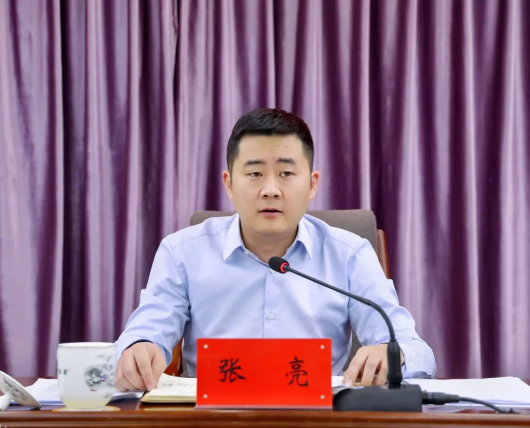 张亮主持召开2025年元宵节万人扯绳民俗活动协调服务工作第三次推进